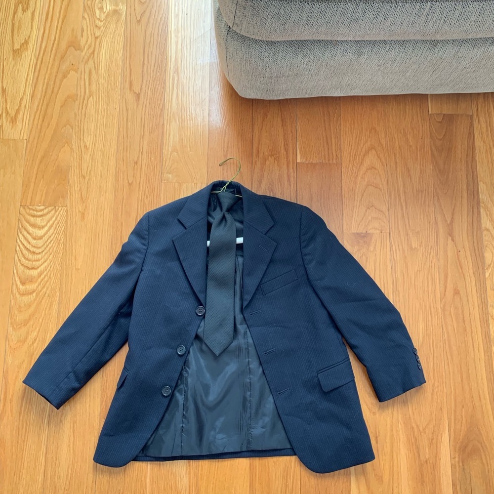 CALVIN KLIEN BOYS SUIT JACKET WITH TIE